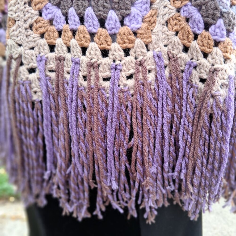 Super Fringe Granny Square Sweater L/XL - Picture 12 of 14